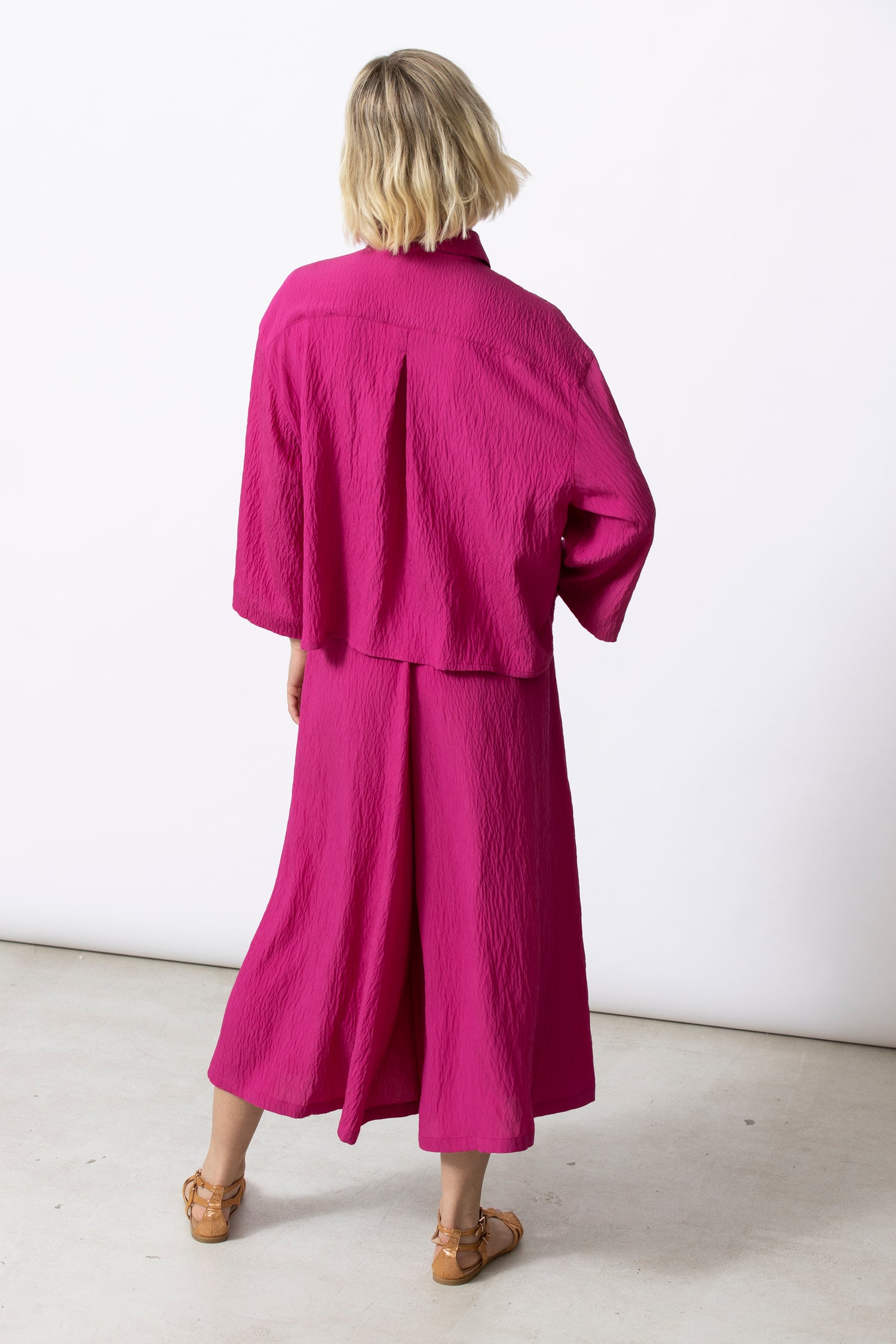 HATORI fuchsia bloes