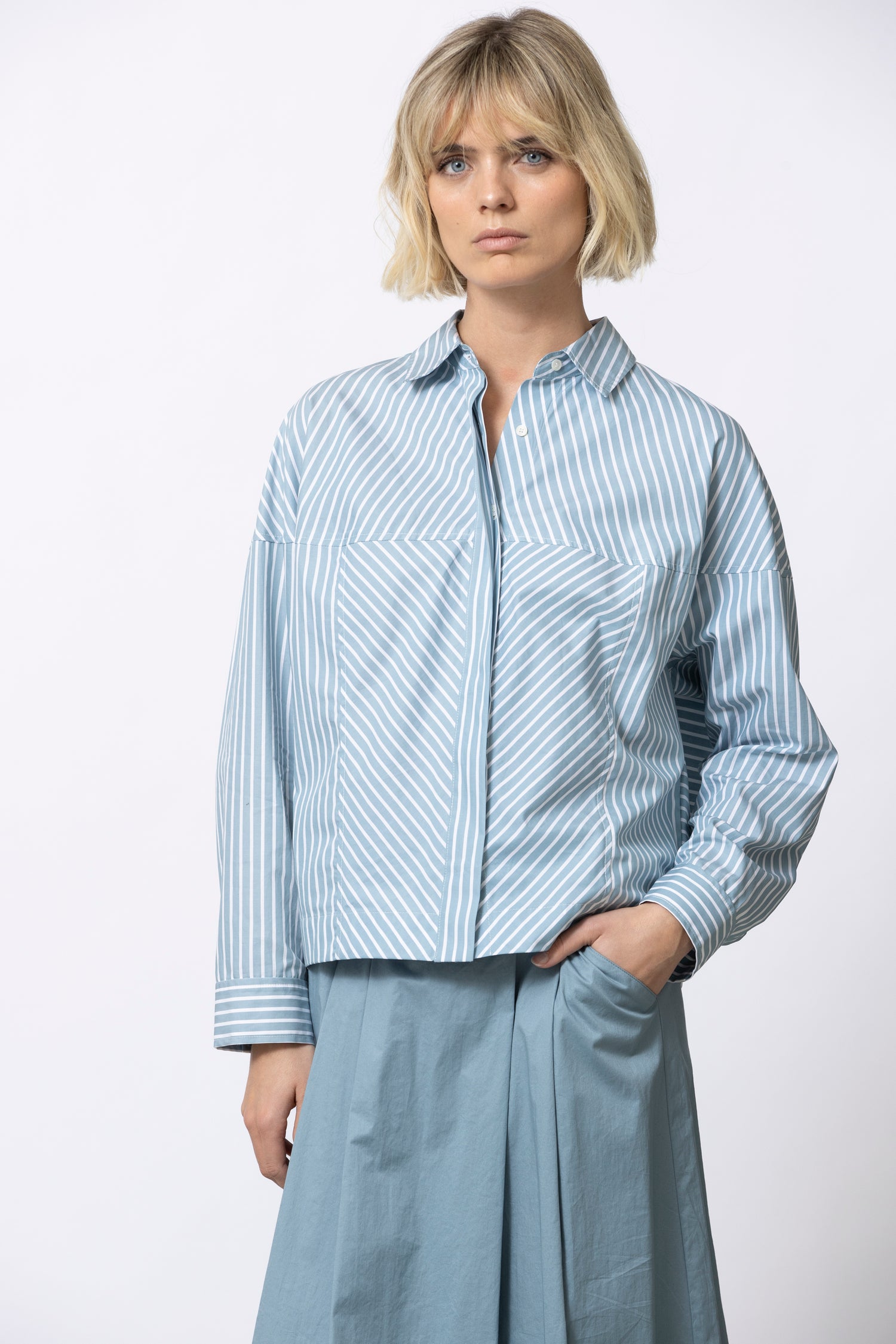 HELMO lichtblauwe bloes