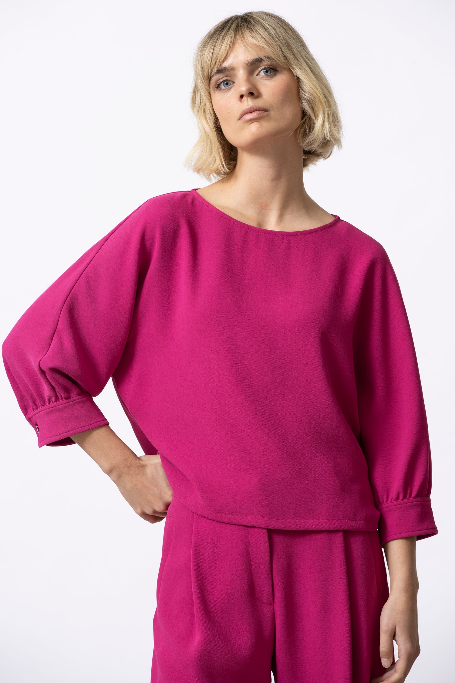 HELS fuchsia top