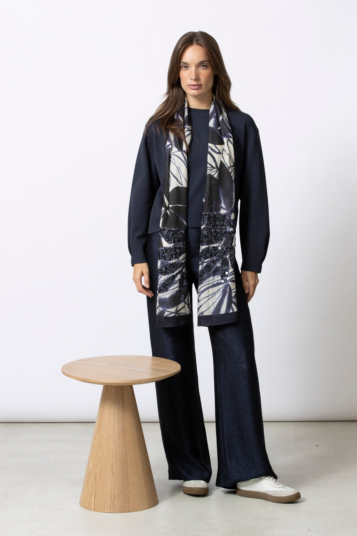 Blauw-écru tropische print sjaal