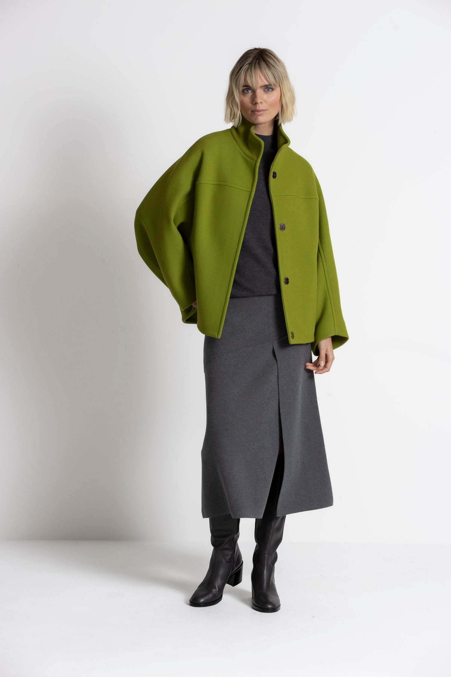 AGATA Short oversized green coat 