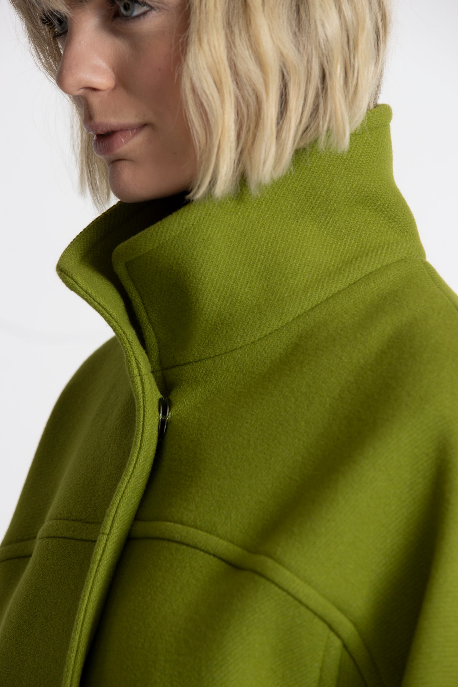 AGATA Short oversized green coat 