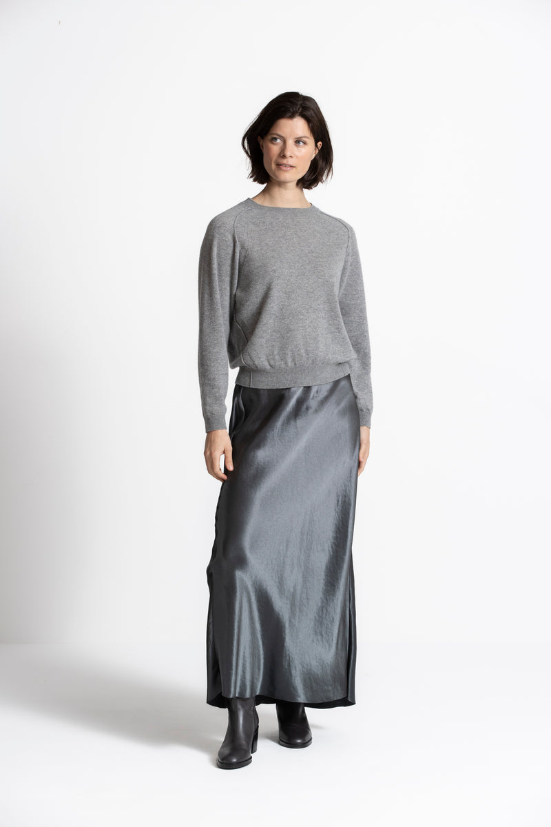 LUNGO Grey pullover with visible seams 