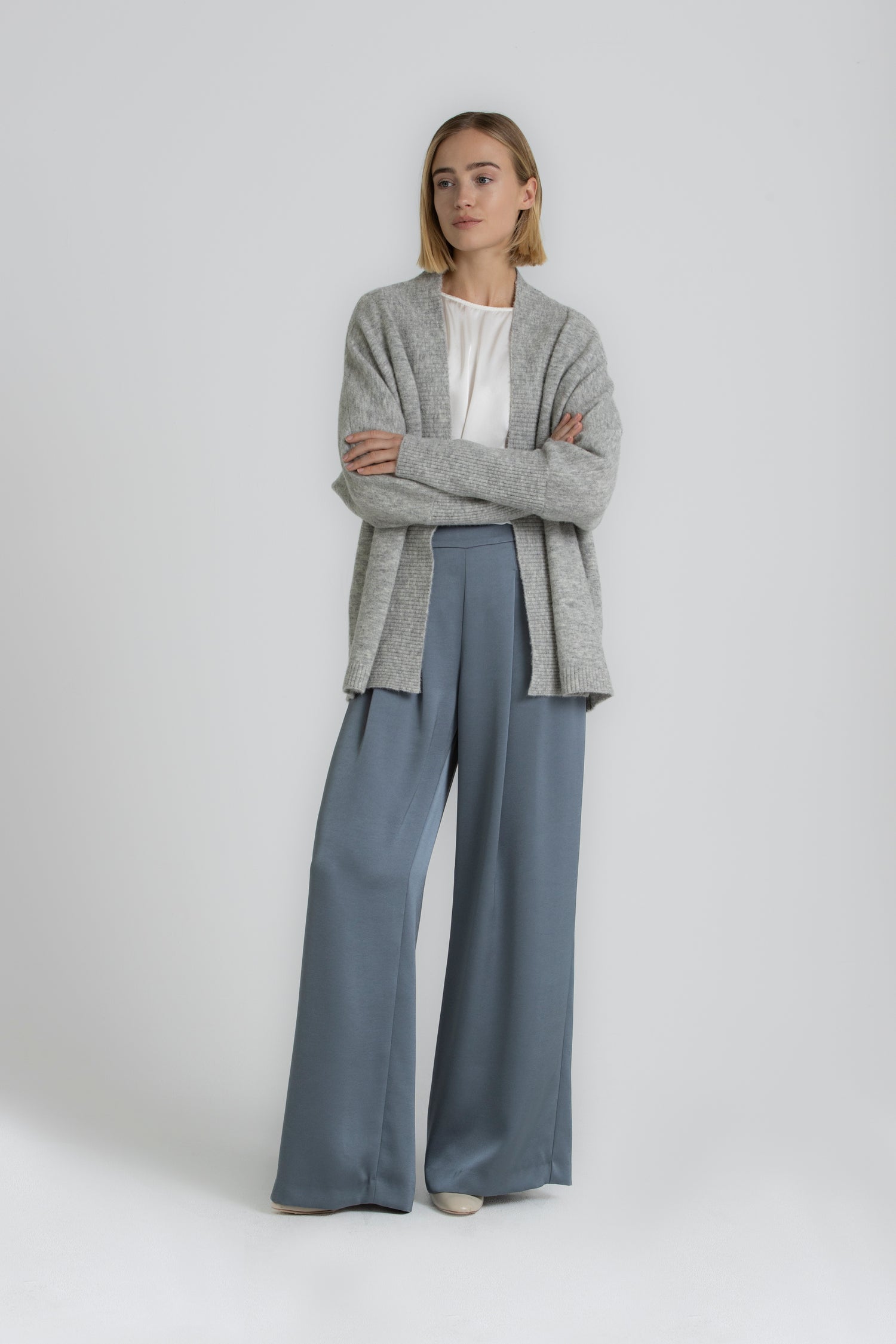 FLORA Wide light grey scarf-cardigan