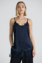 HADRIA Top satiné navy avec dentelle