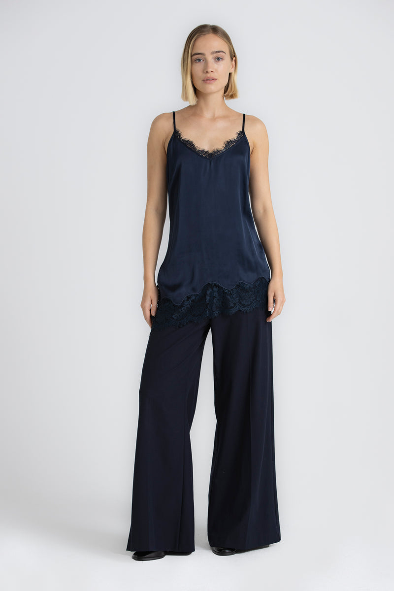 HADRIA Top satiné navy avec dentelle