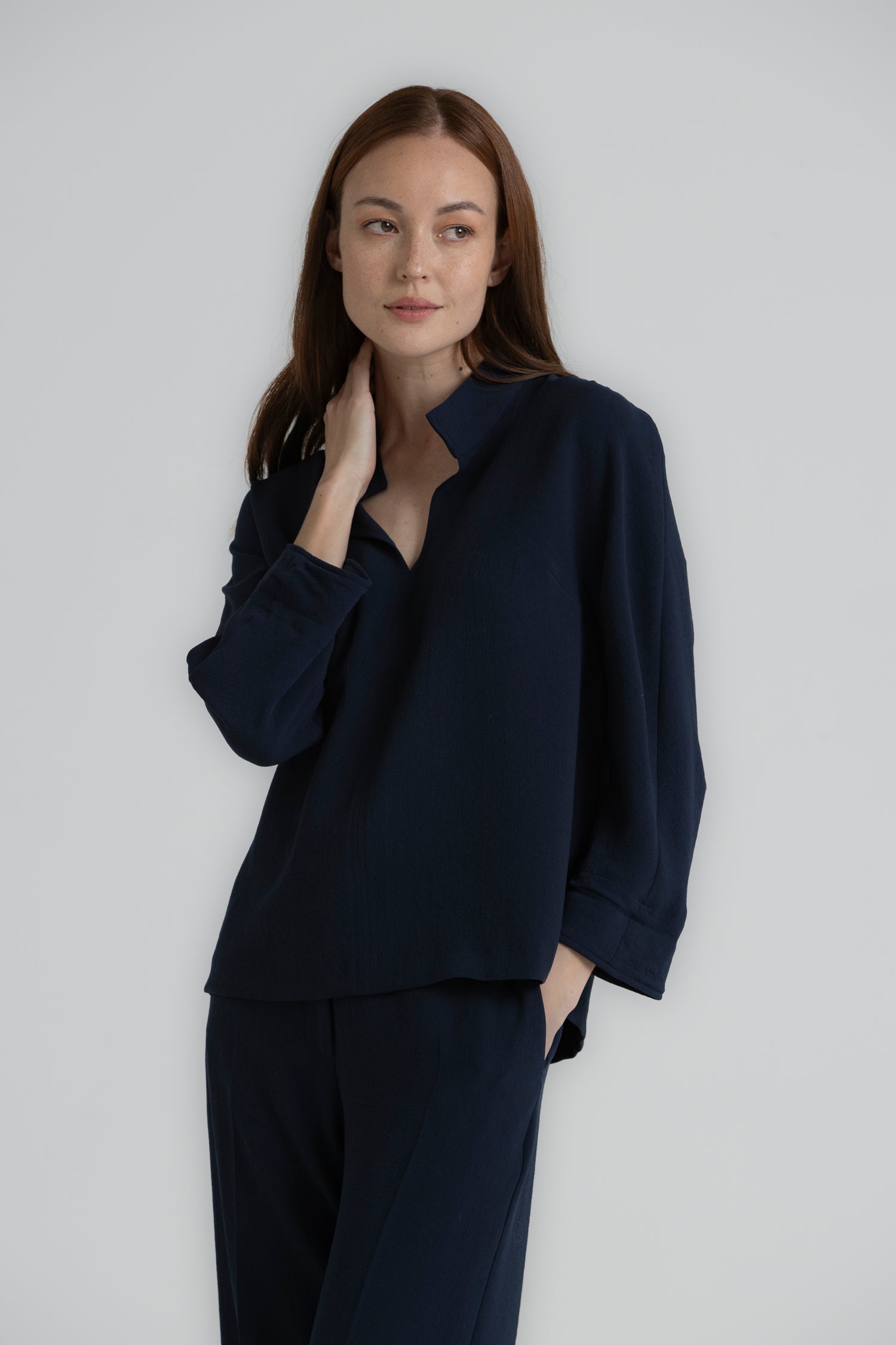 HENY Blouse navy à col montant