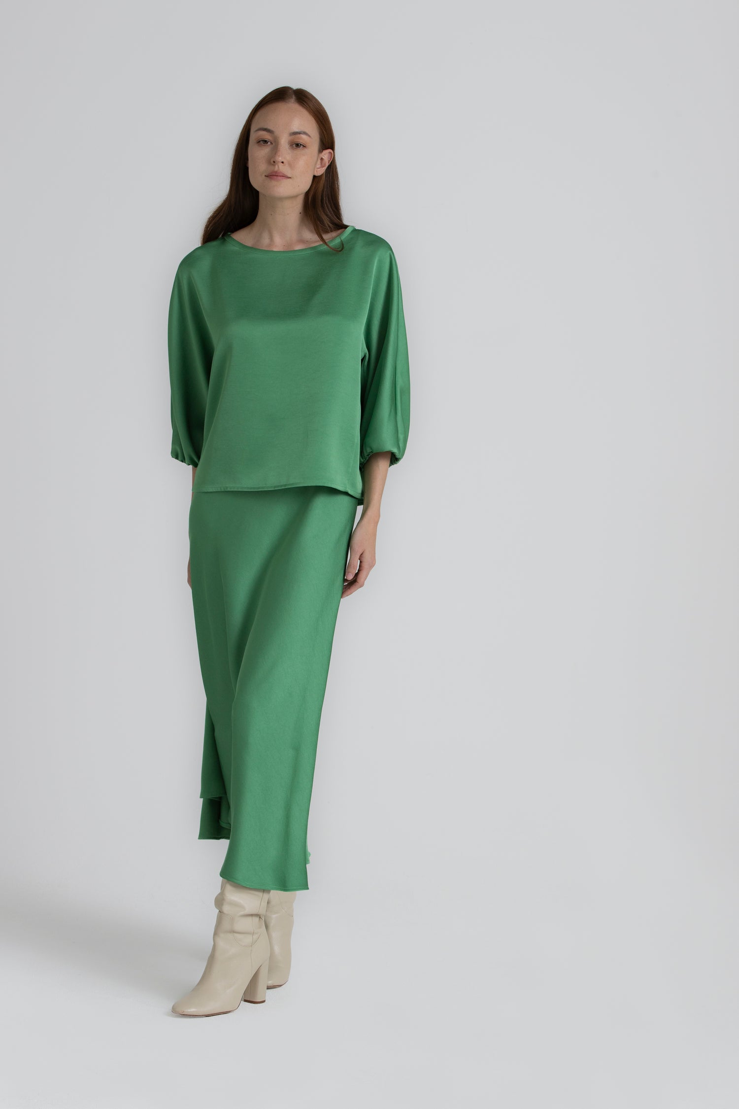 HOLIFA Blouse satinée verte à col bateau
