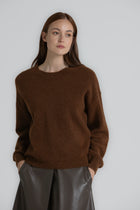 LOGAN Pull duveteux brun