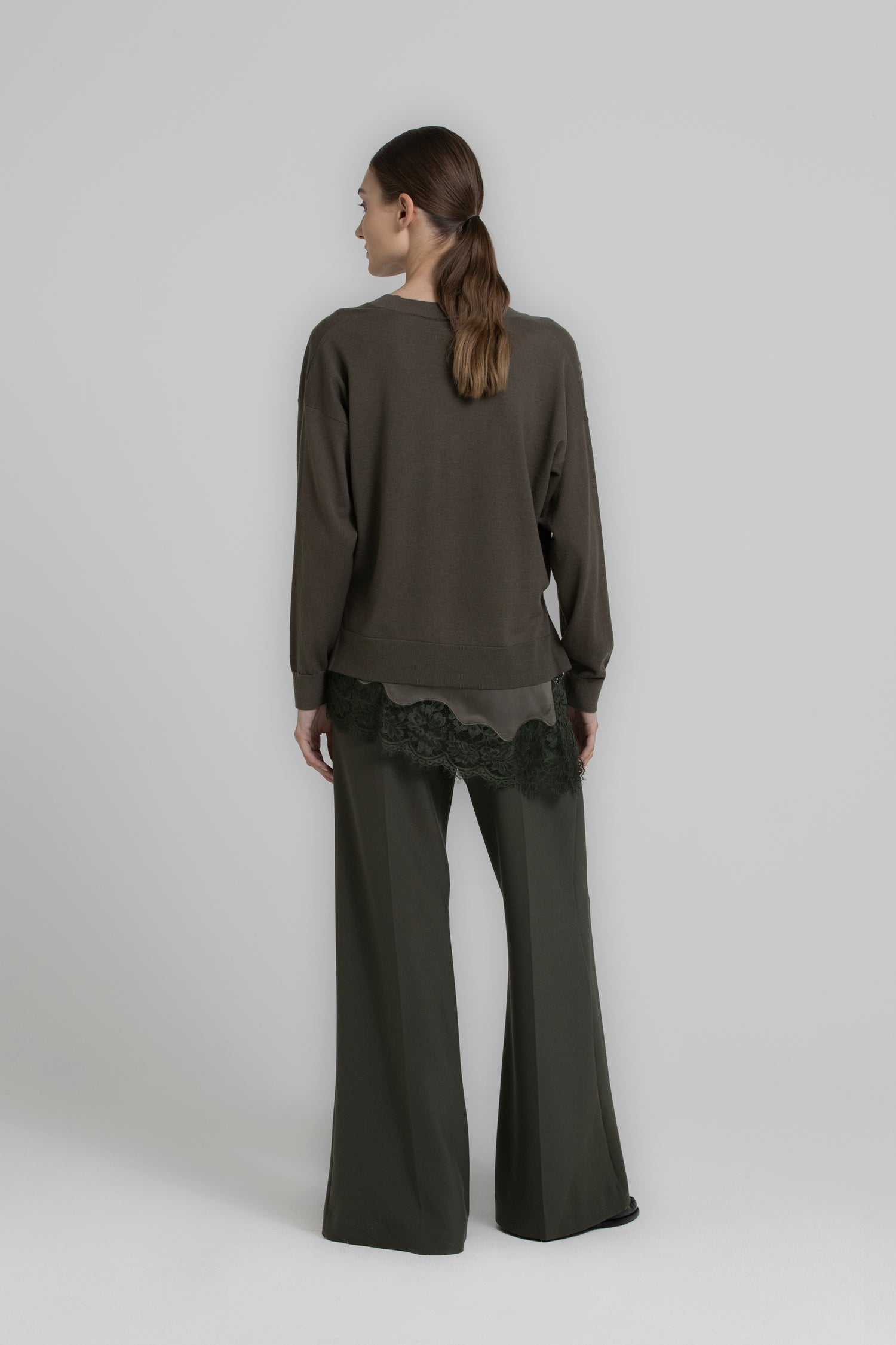 LUXE Pull kaki col en V