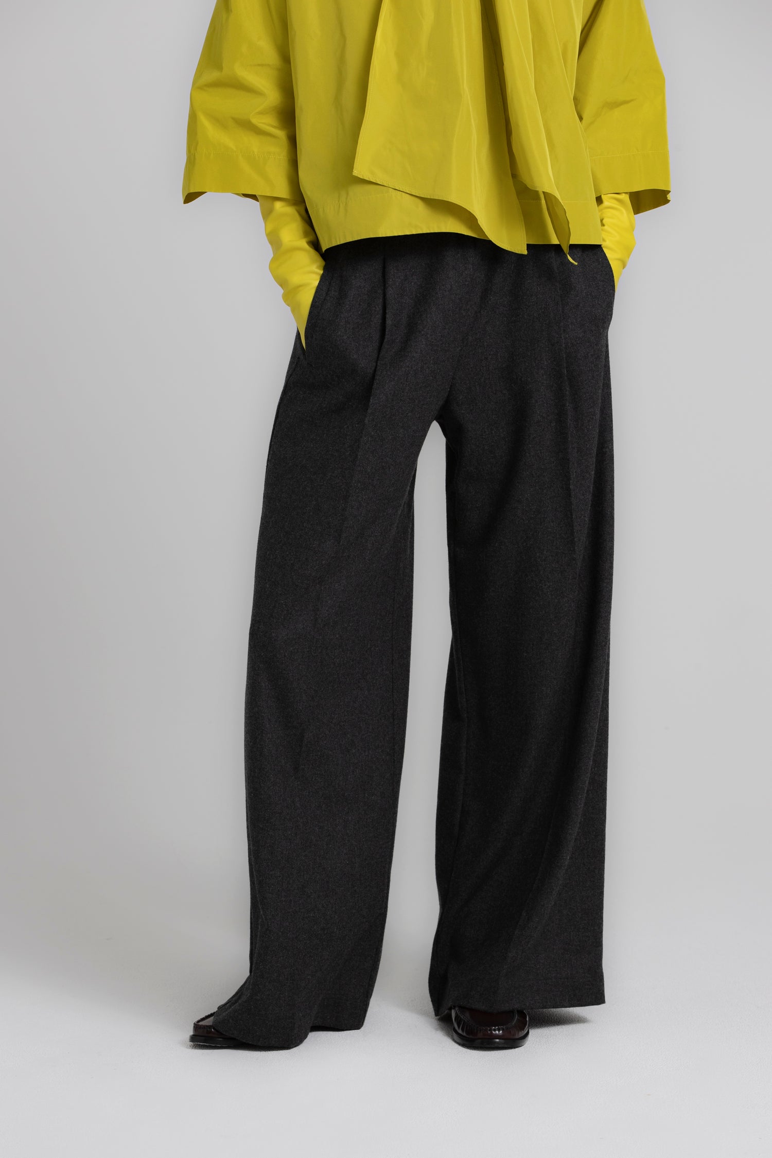 ROCHE Wide dark grey elasticated trousers