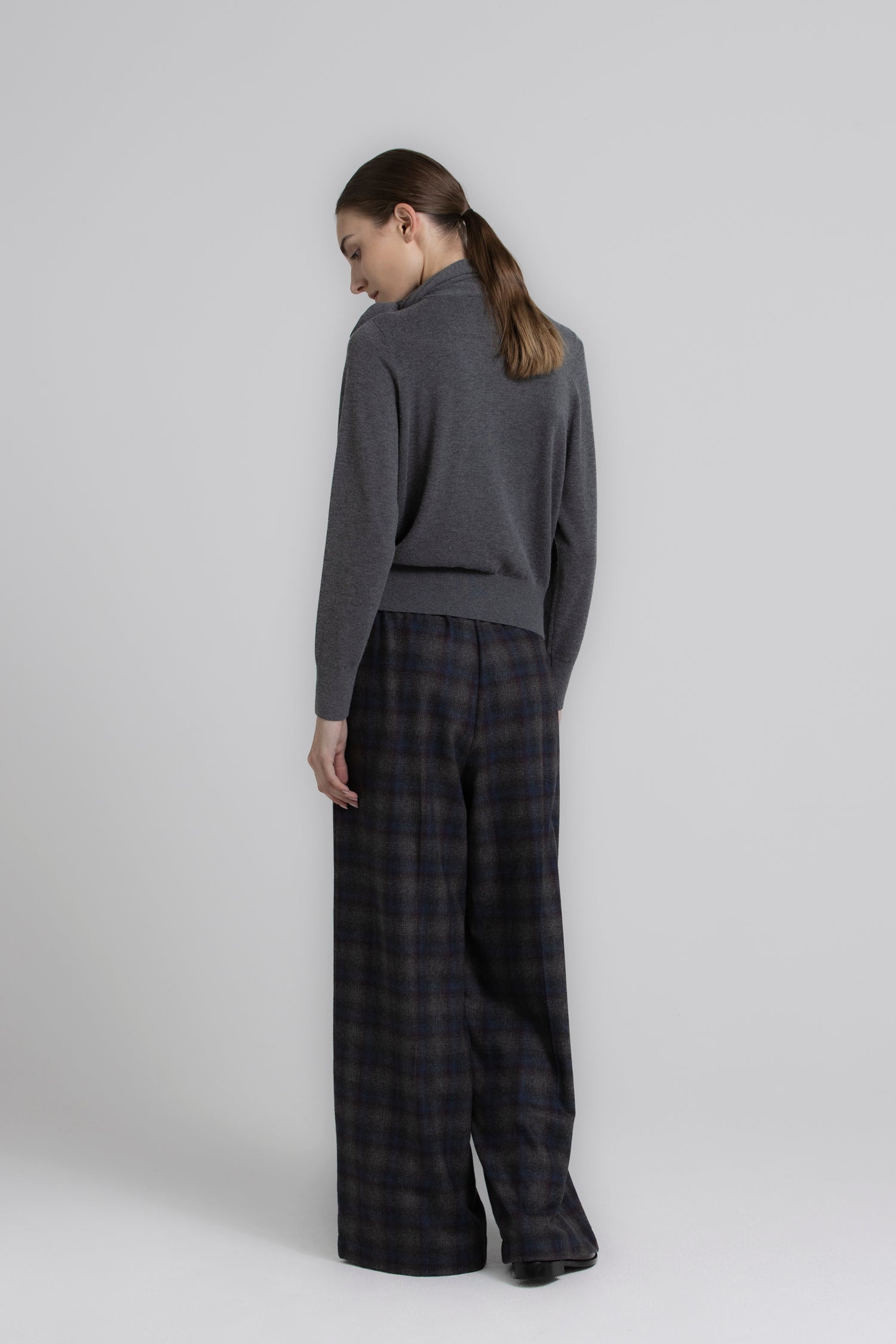 ROCHE donkergrijze broek met ruit