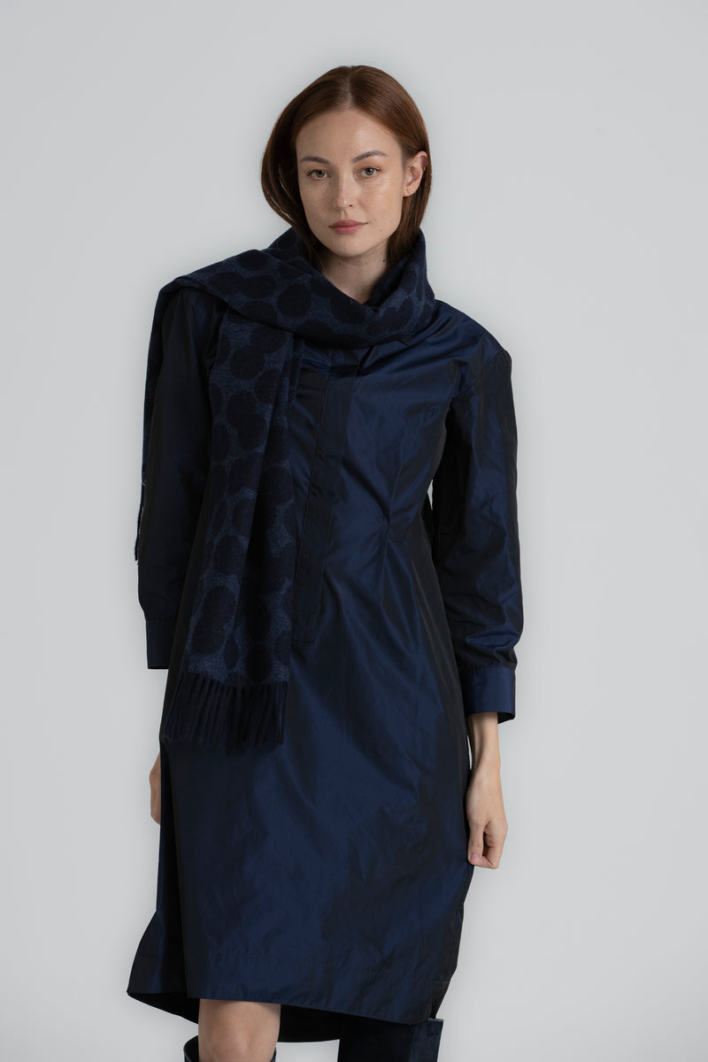 SCARF Blue fringed scarf