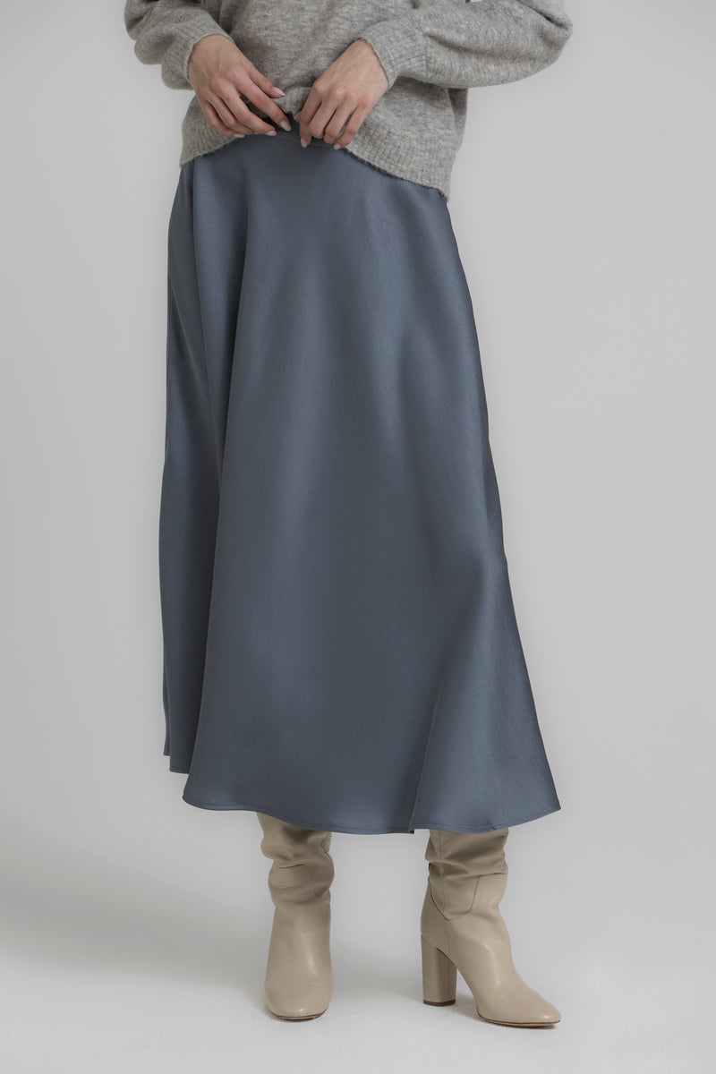 TIPY Light grey satin skirt