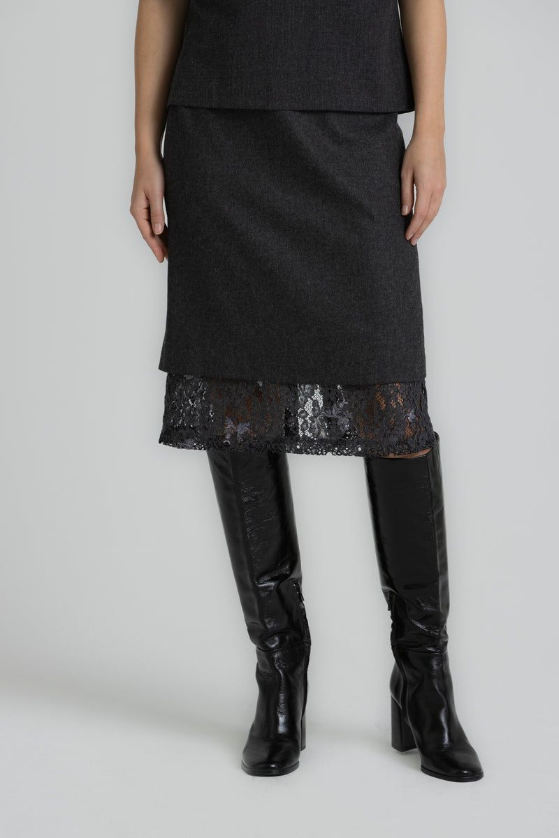 TWIGY Grey skirt with lace hem