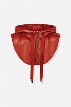 .Capuche matelassée rouge